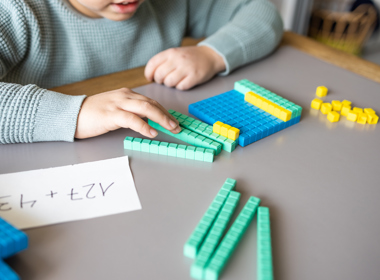 Child using base 10 method